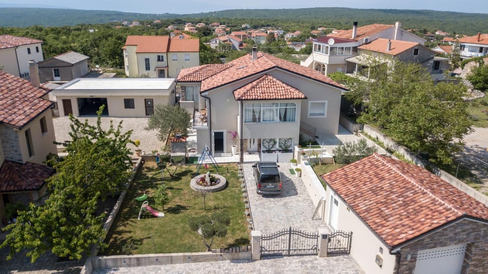 Facade/entrance, Bird's eye view, Garden view