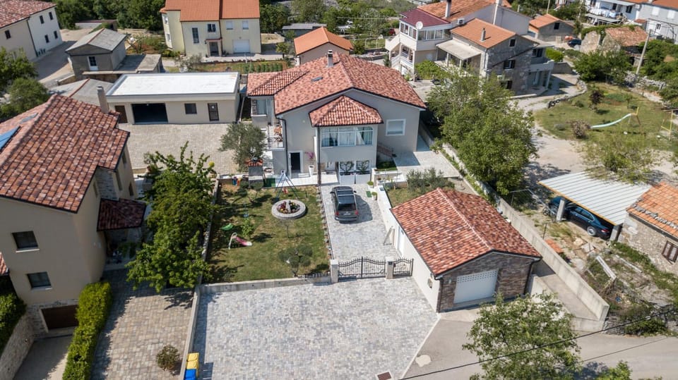 Property building, Patio, Parking
