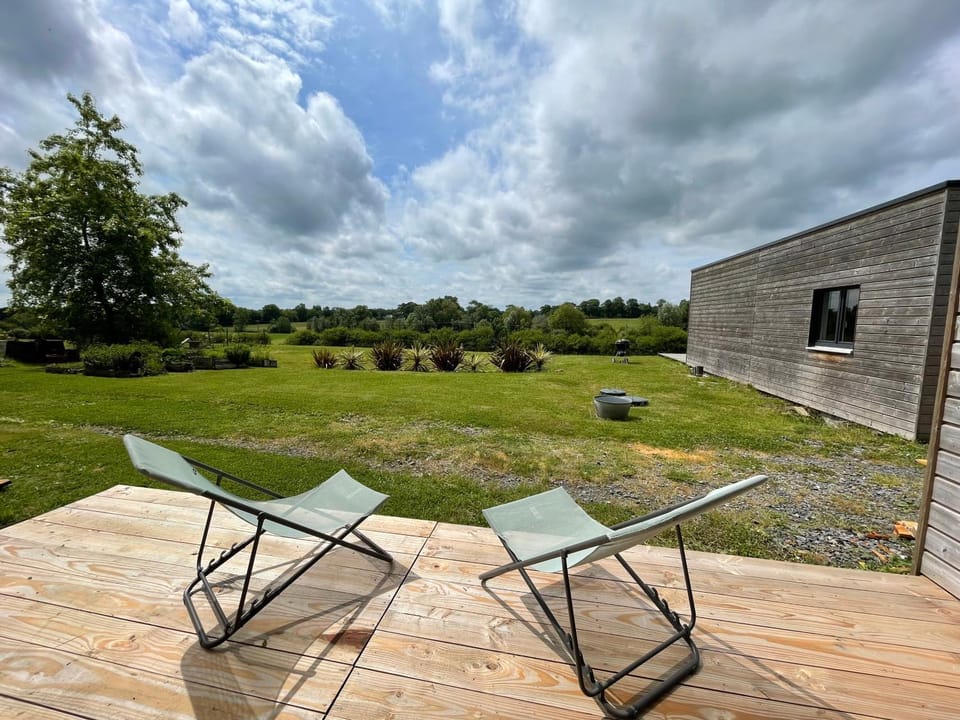 Patio, Natural landscape, Garden, Dining area, Garden view