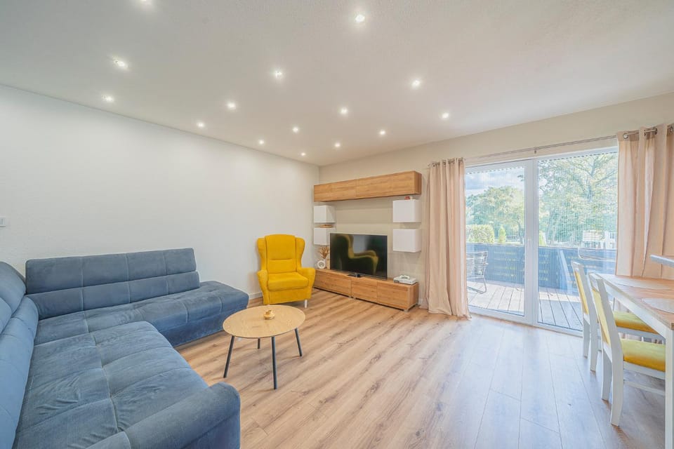 TV and multimedia, Living room, Evening entertainment