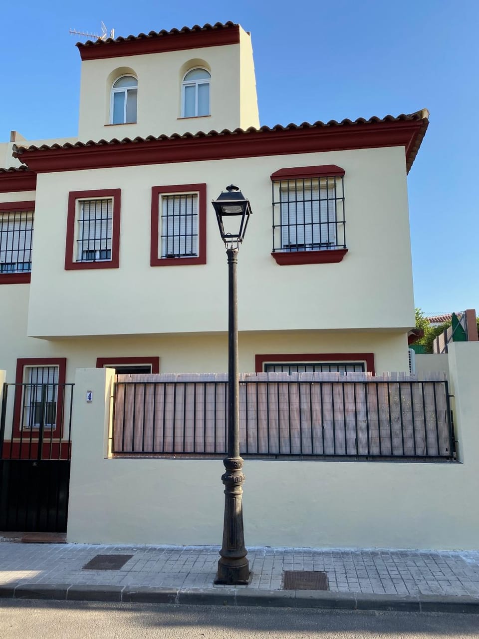 Facade/entrance