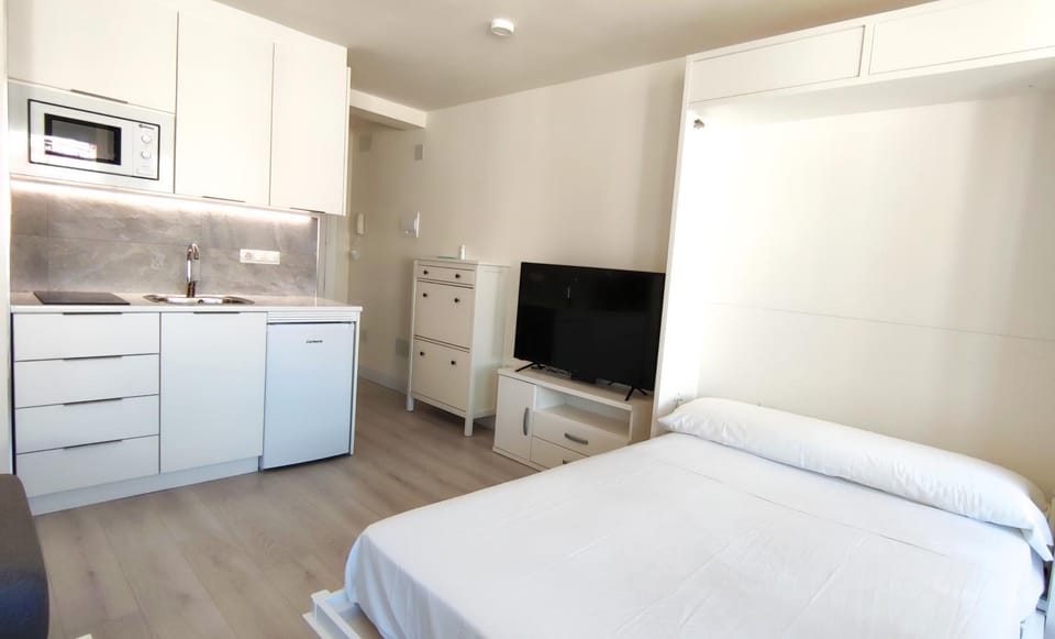 Bed, TV and multimedia