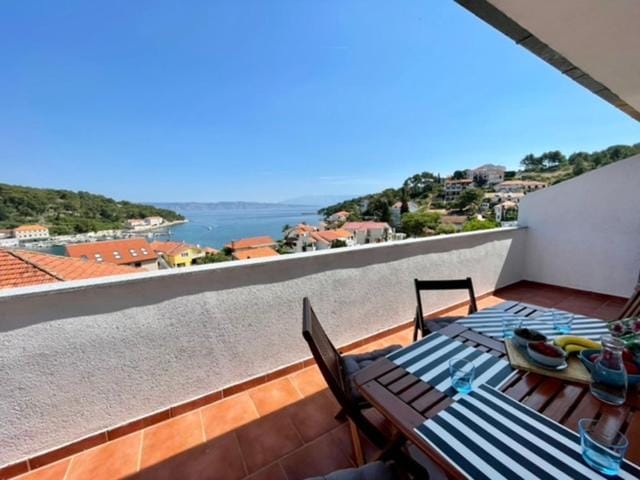 Apartment Frina I, Island Hvar Apartment in Dubrovnik-Neretva County