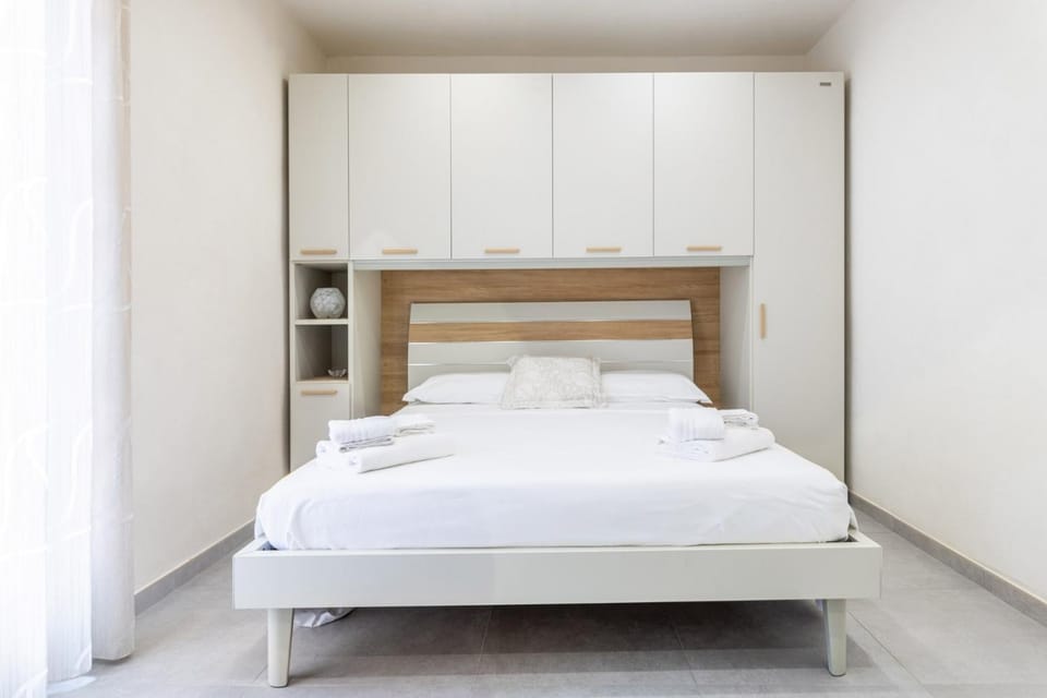 Bed, Photo of the whole room, Bedroom, towels, wardrobe