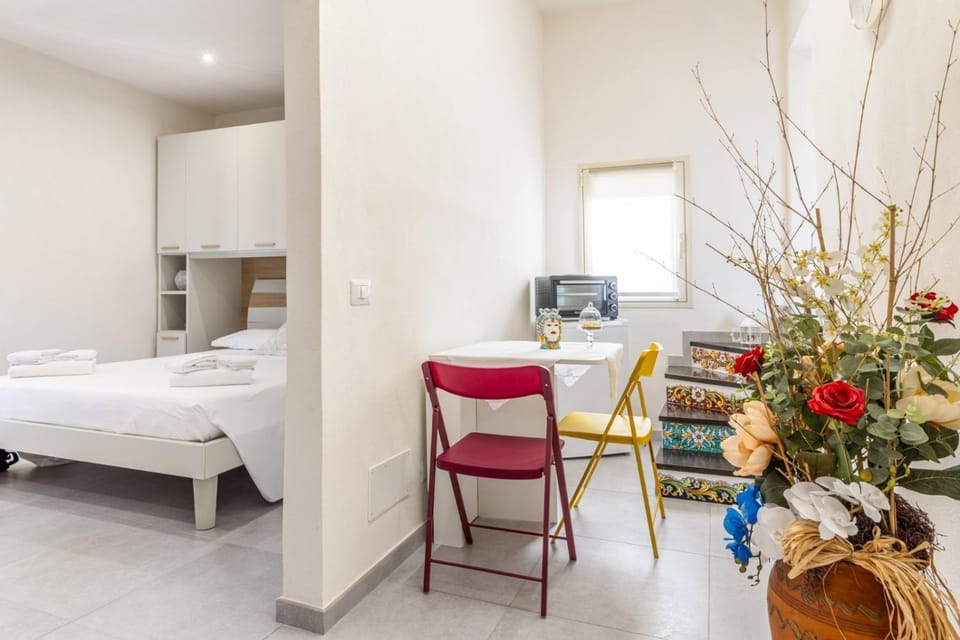 Living room, Seating area, Dining area, Bedroom, kitchen
