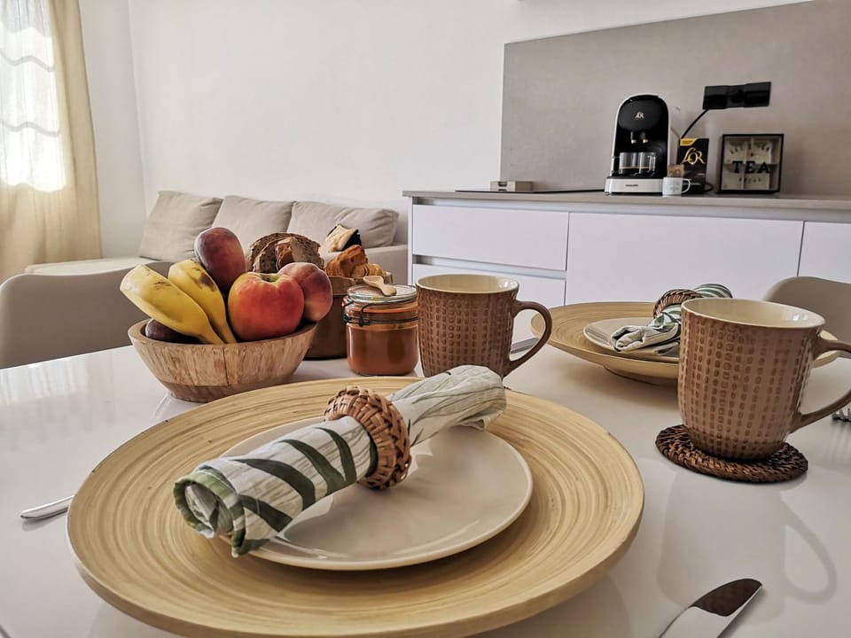 Kitchen or kitchenette, Food and drinks, Food, Breakfast