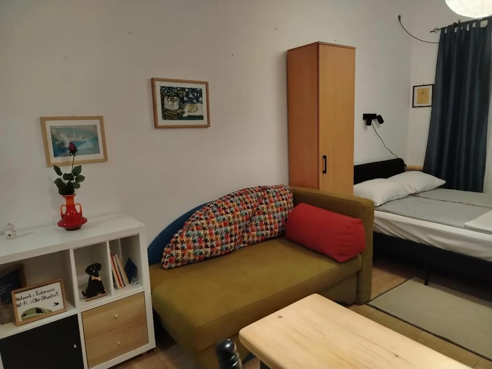 Living room, Photo of the whole room