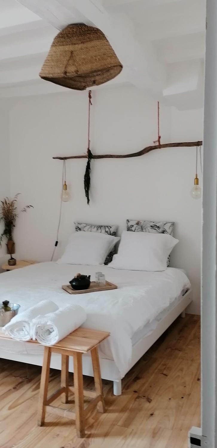 Bed, Photo of the whole room, Bedroom