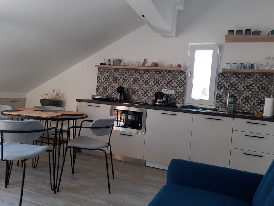 Kitchen or kitchenette, Breakfast