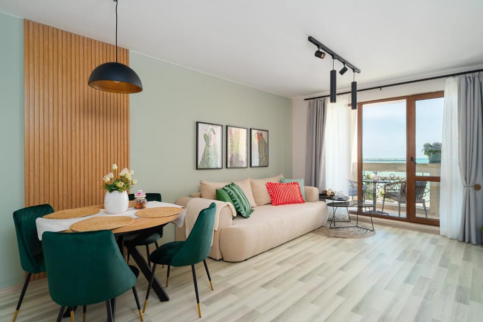 Living room, Dining area, Sea view