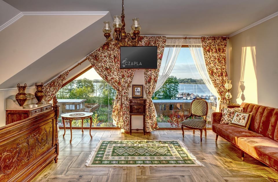 Photo of the whole room, Garden view, Lake view