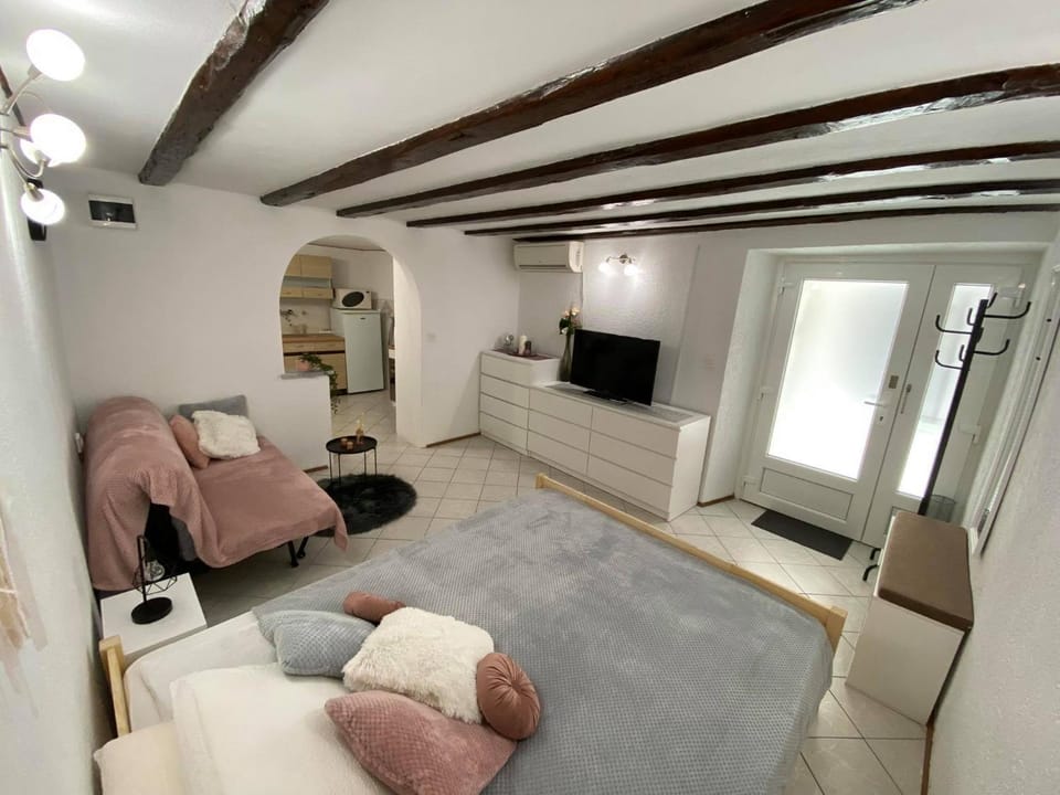 Living room, Photo of the whole room