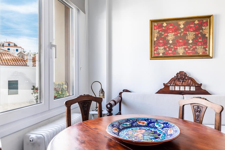 Seating area, Dining area