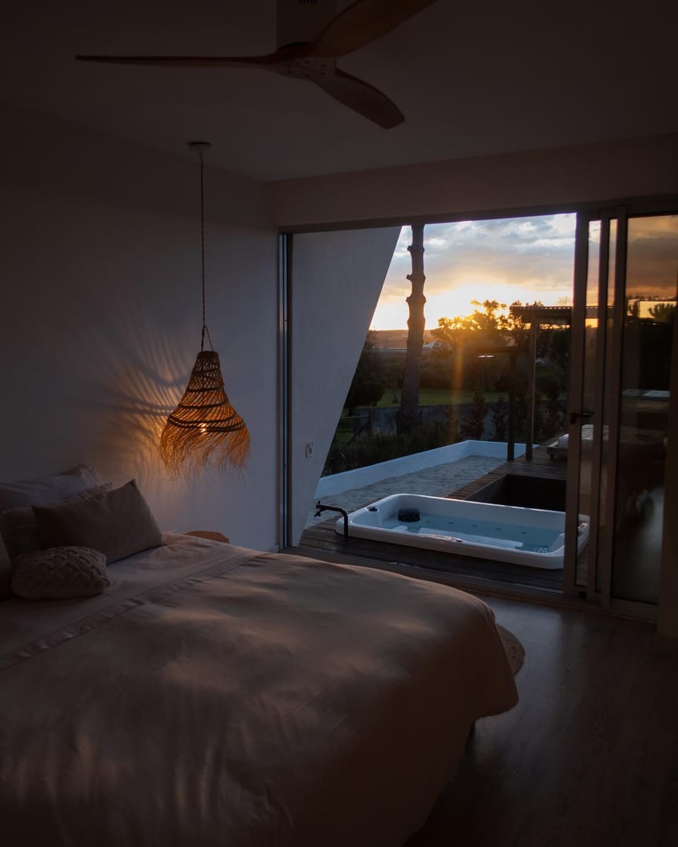 Bed, Hot Tub, Bedroom