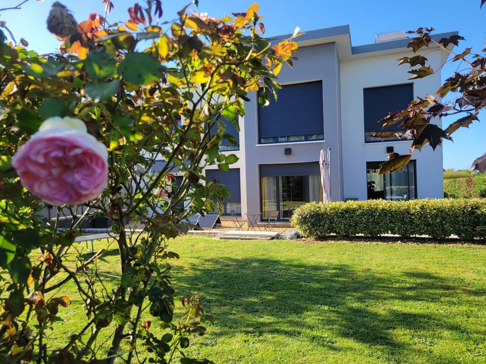 Chambres d'hôtes dans maison contemporaine Bed and Breakfast in Dreux