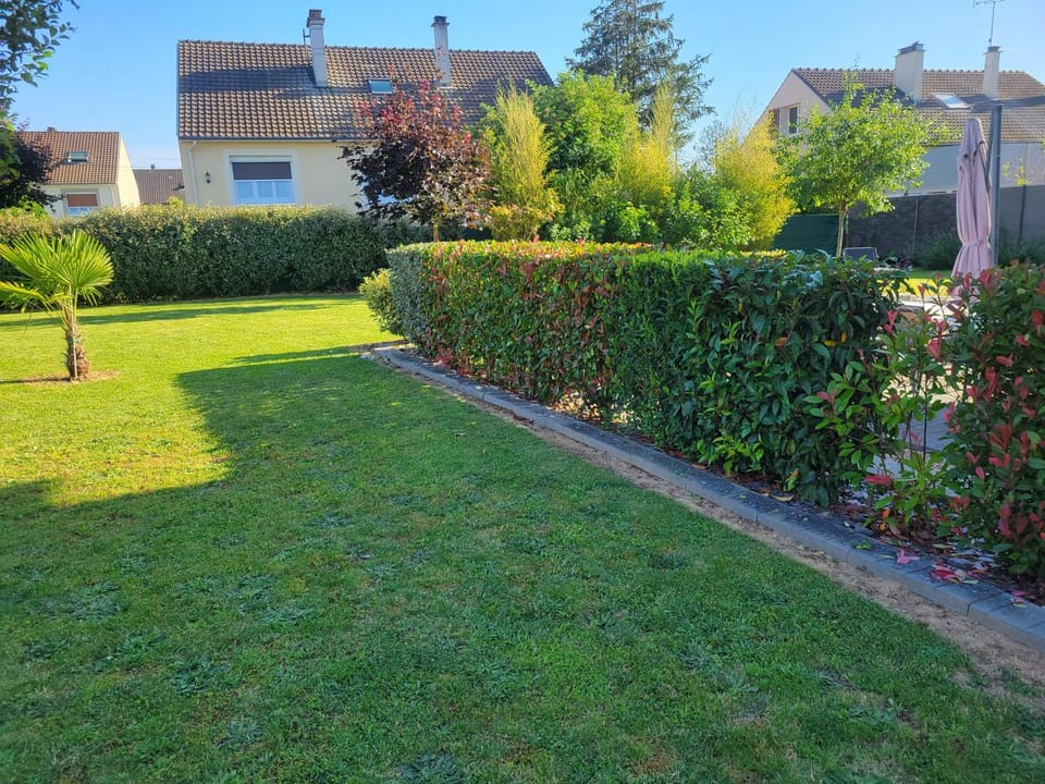 Chambres d'hôtes dans maison contemporaine Bed and Breakfast in Dreux