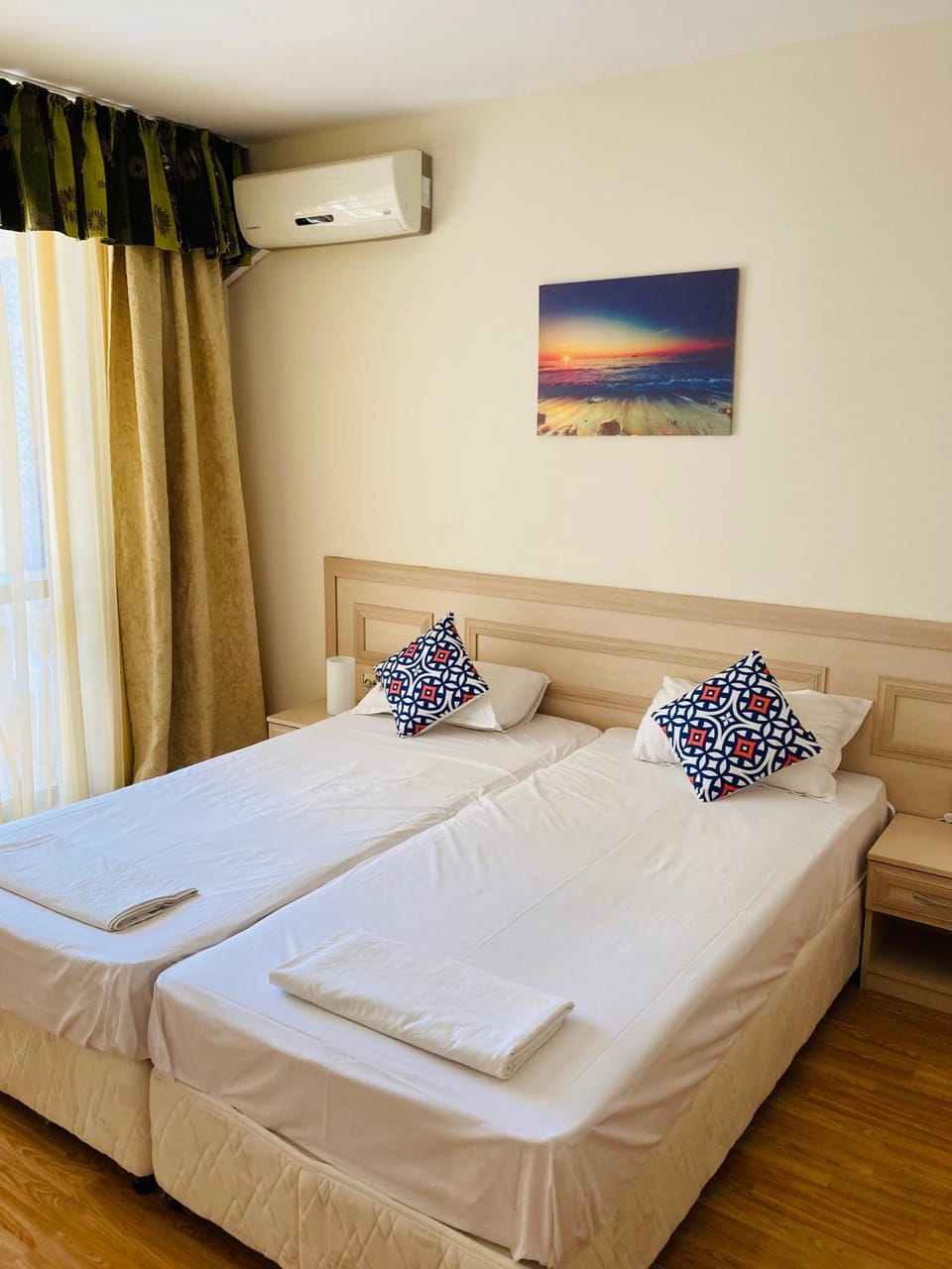 Bed, Photo of the whole room, Bedroom, air conditioner