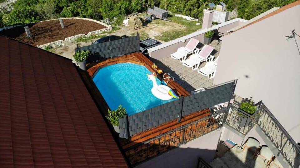 Bird's eye view, Pool view