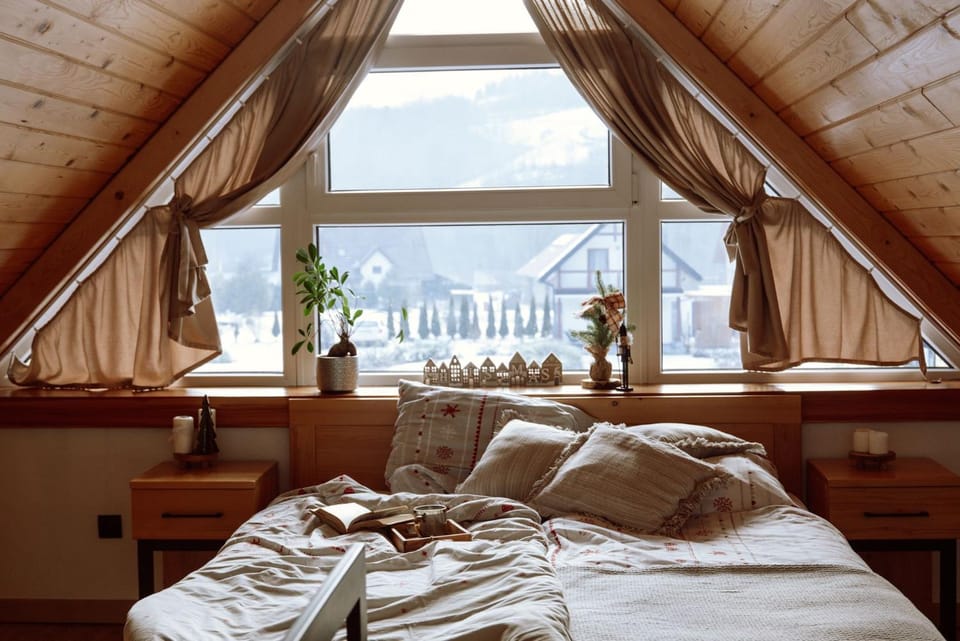 Bed, Natural landscape, Photo of the whole room, Seating area, Bedroom, Mountain view, towels, towels