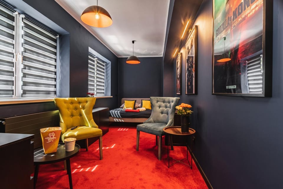 Bed, Photo of the whole room, Seating area