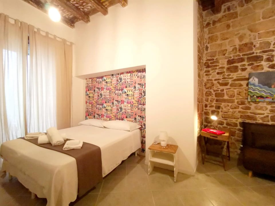 Property building, Bed, Bedroom