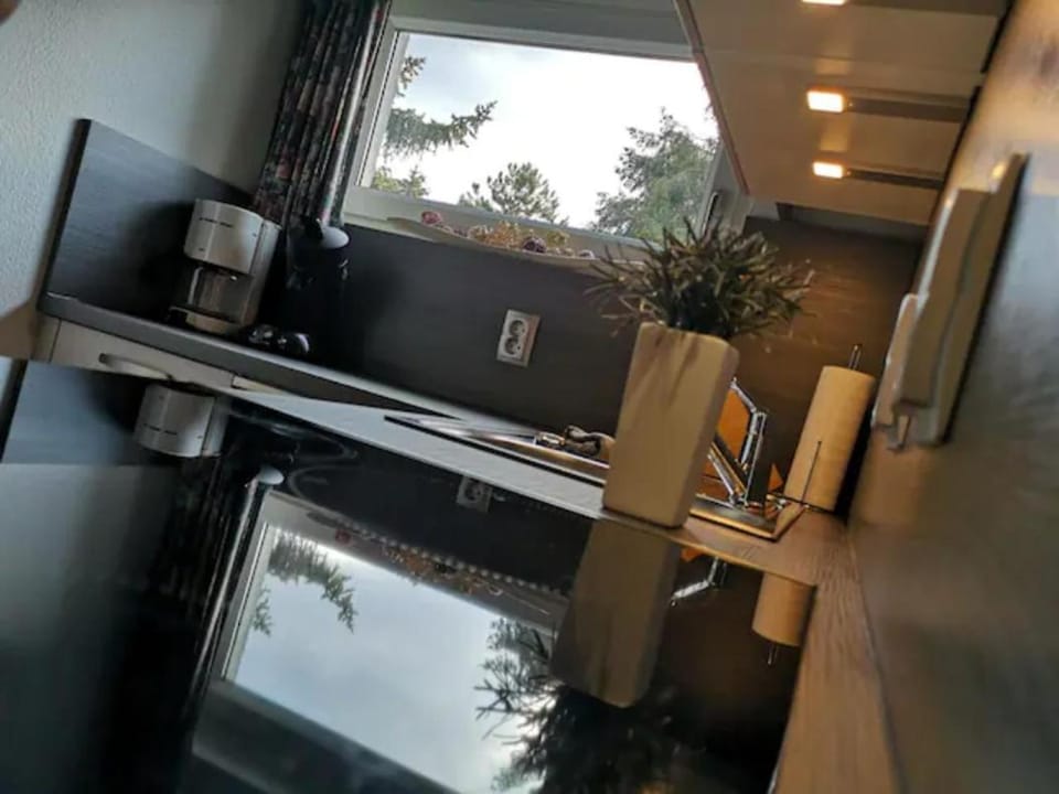 Kitchen or kitchenette, oven