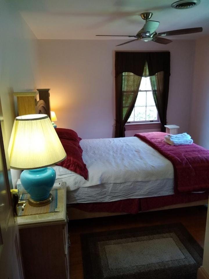 Welcome to your private cozy room #3 near LU, Stadium & general hospital Bed and Breakfast in Lynchburg