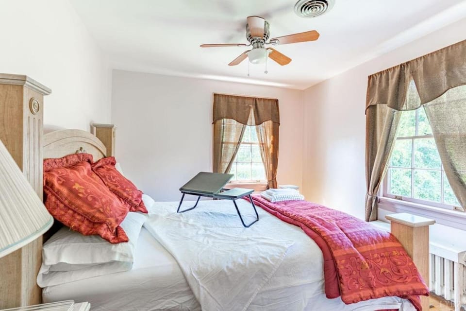 Welcome to your private cozy room #3 near LU, Stadium & general hospital Bed and Breakfast in Lynchburg