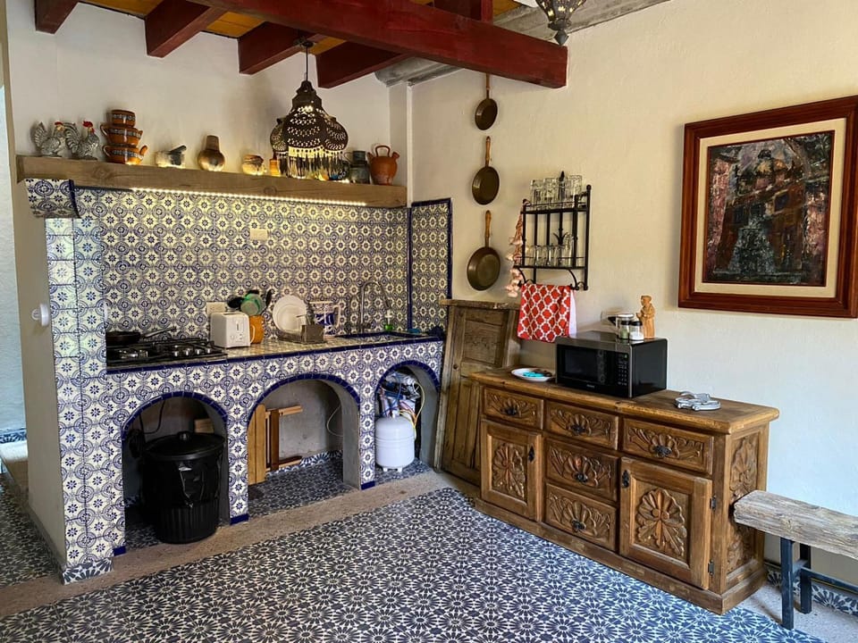 Kitchen or kitchenette, Living room, Dining area, Communal kitchen, minibar, stove