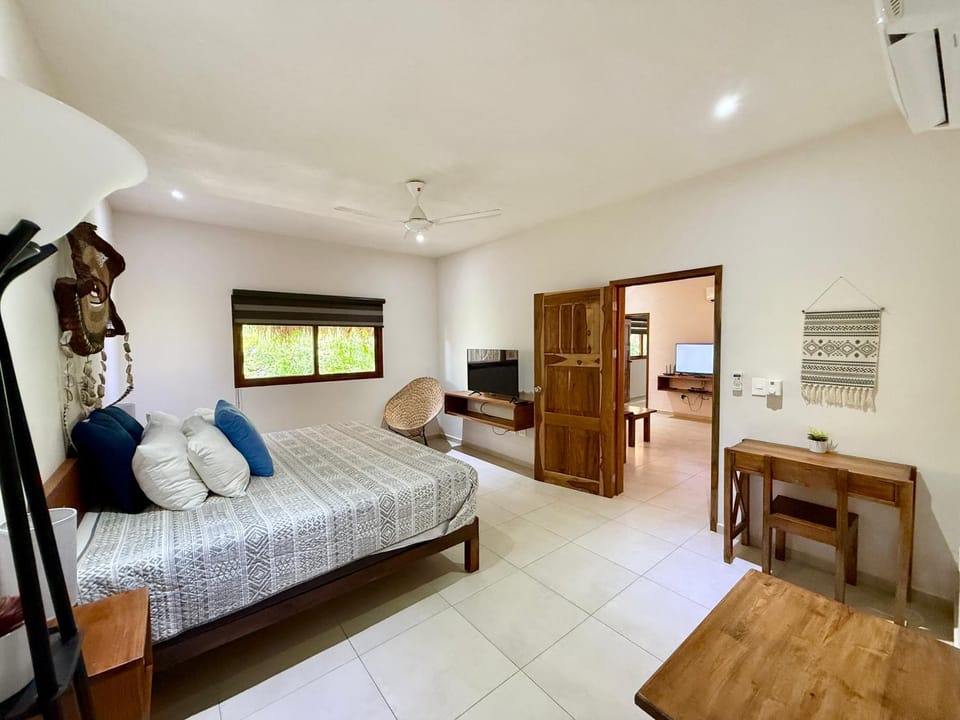 Bed, Living room, Photo of the whole room, Seating area, Bedroom