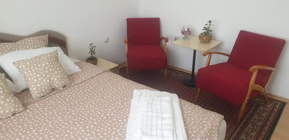 Seating area, Bedroom