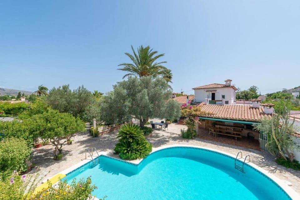 Property building, Facade/entrance, Off site, Bird's eye view, Pool view, Swimming pool