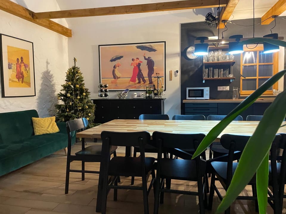 Living room, Banquet/Function facilities, Seating area, kitchen
