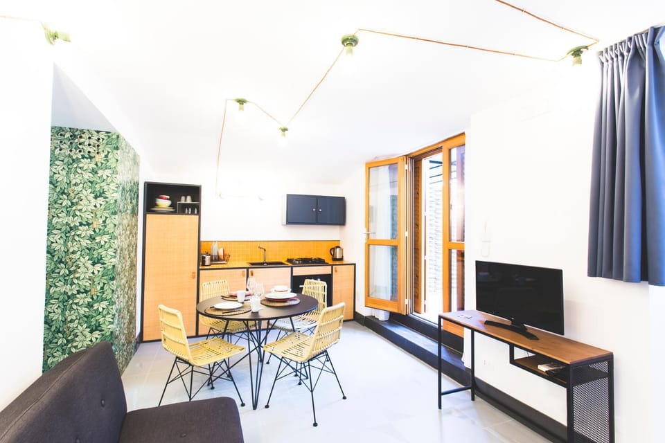 Living room, Seating area, Dining area