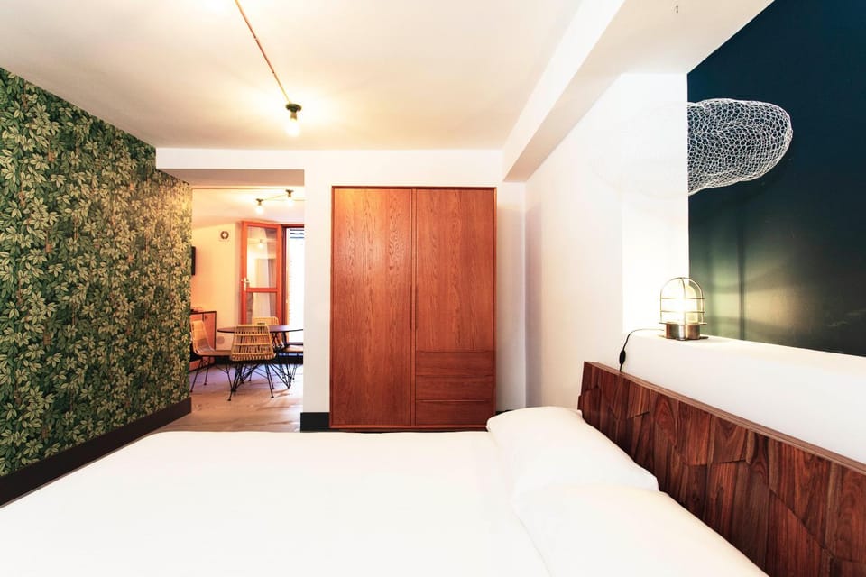 Bed, Dining area, Bedroom