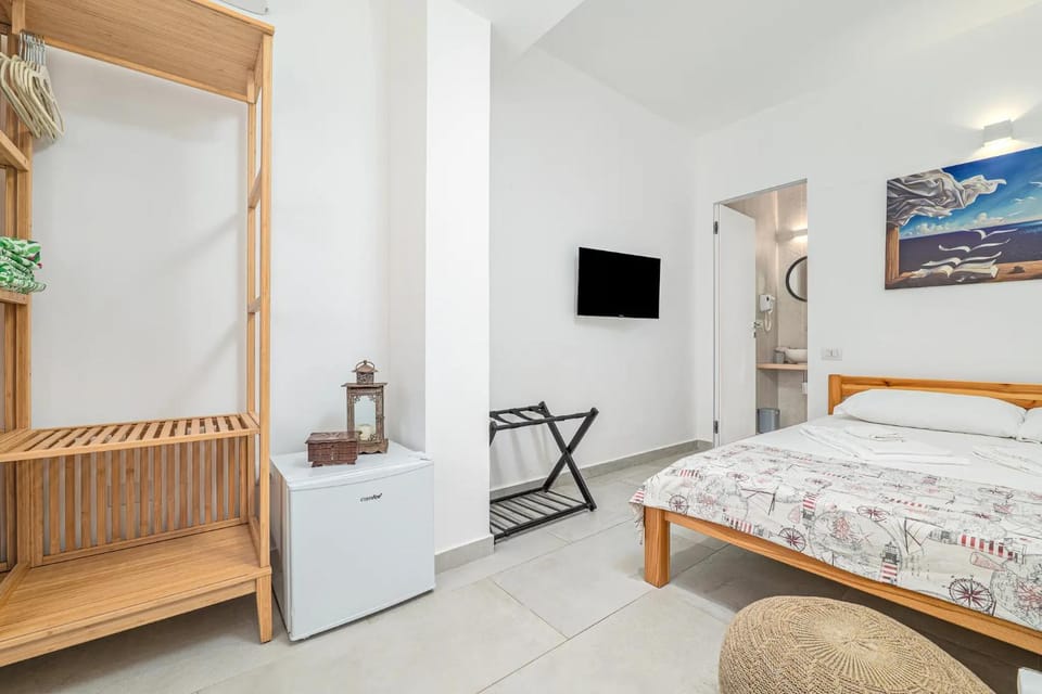Bed, TV and multimedia, Photo of the whole room