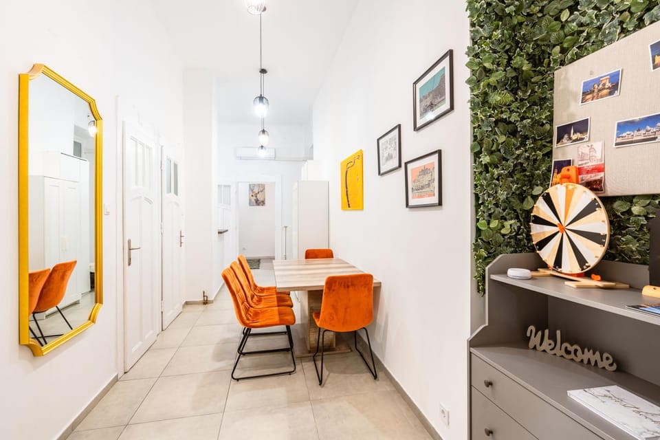 Seating area, Dining area, Meals