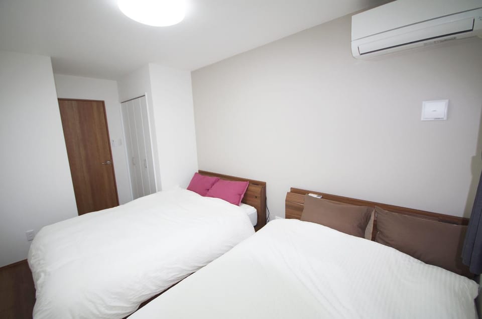 Bed, Bedroom, storage, air conditioner