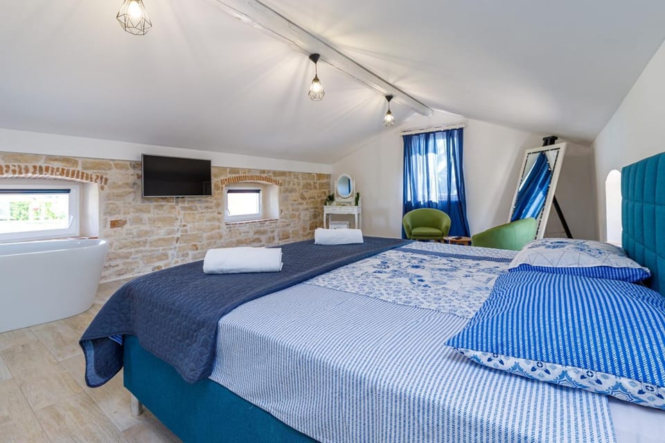 Bed, Bedroom