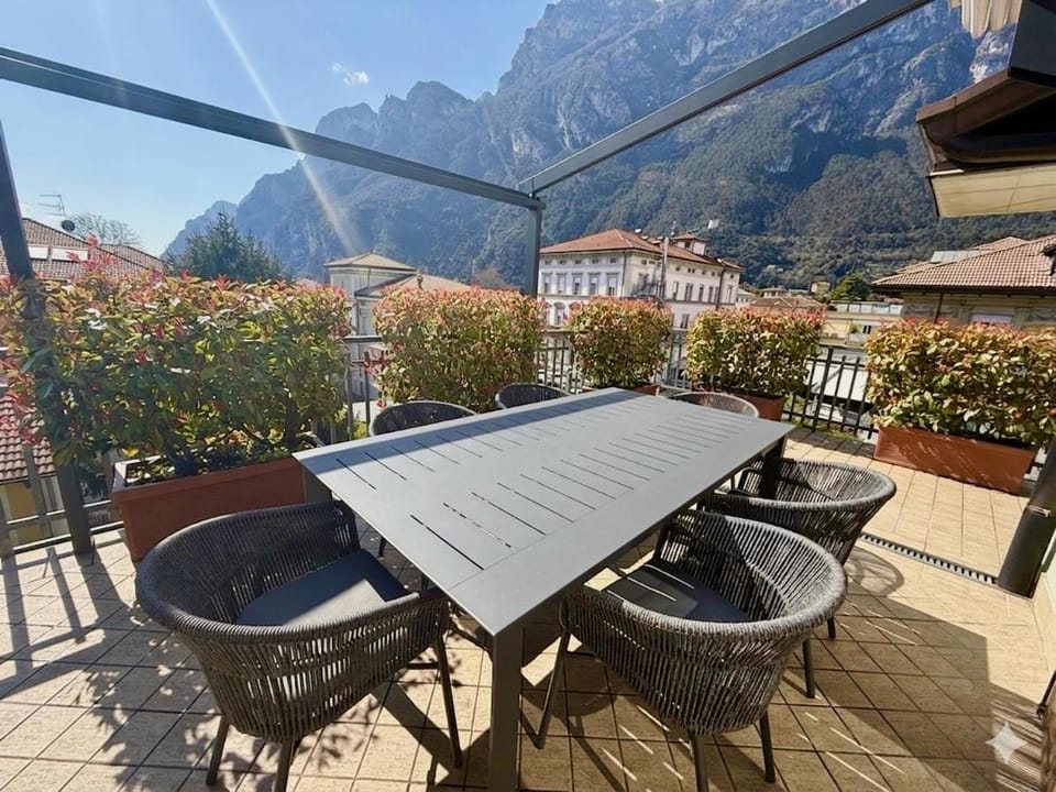 Balcony/Terrace, Mountain view