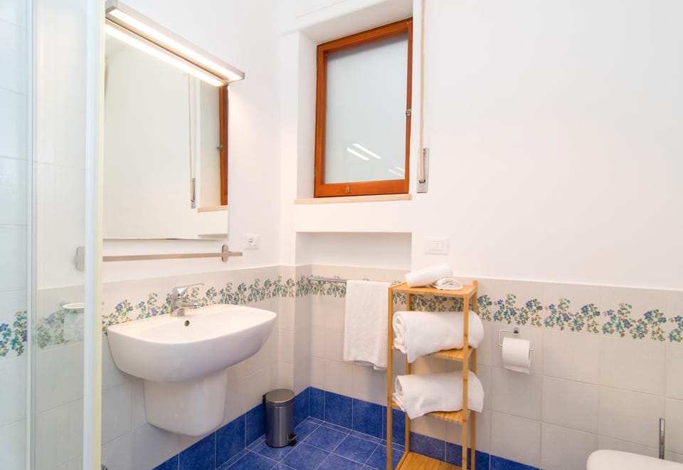 Casa Enza, for up to 5 people, Sorrento center Apartment in Sorrento