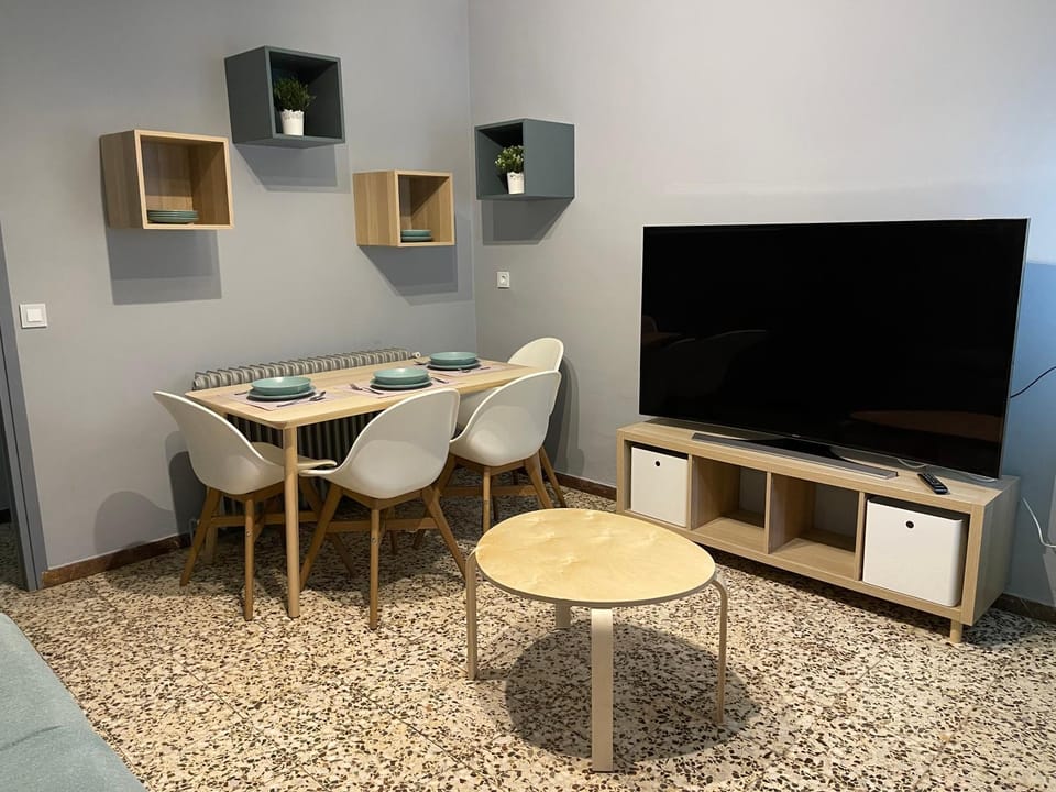 Communal lounge/ TV room, Dining area