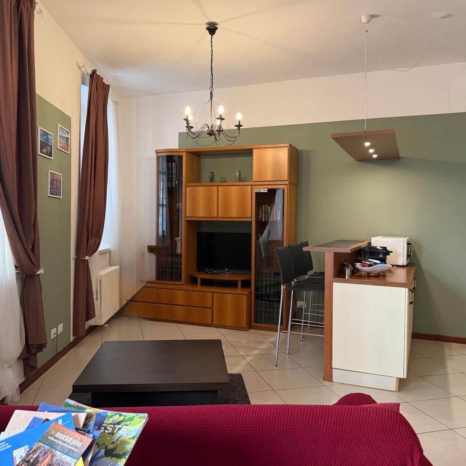 Day, Living room, microwave