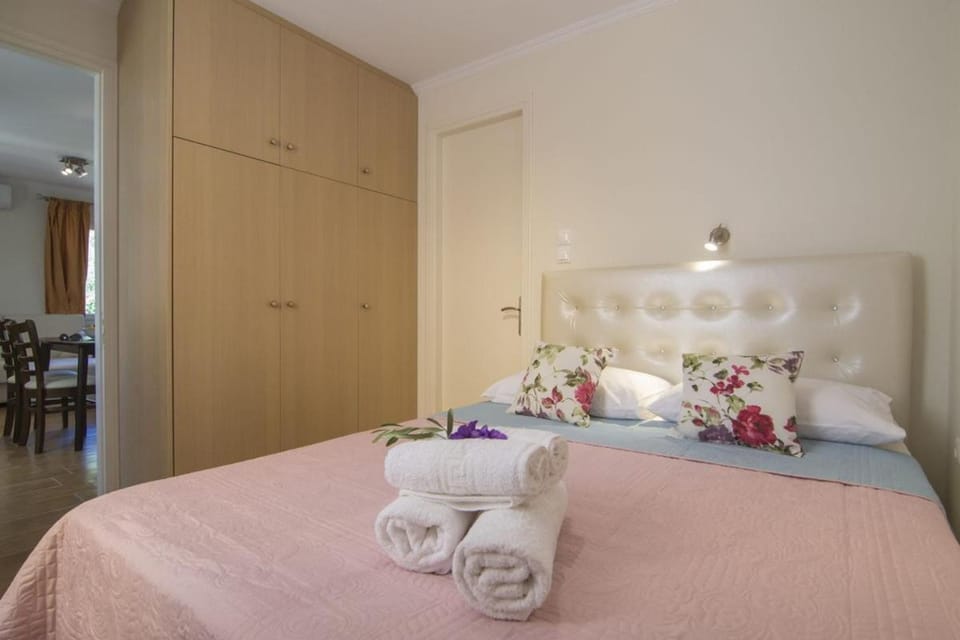 Bed, Bedroom, towels, wardrobe