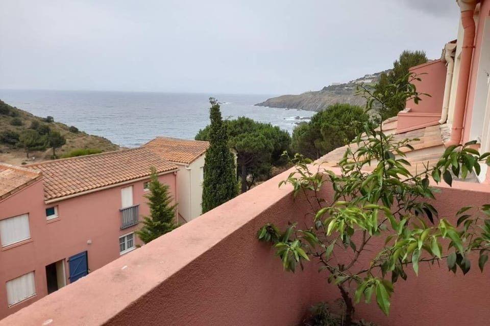 T2 appartment with sea view and swimmimg pool. Apartment in Alt Empordà