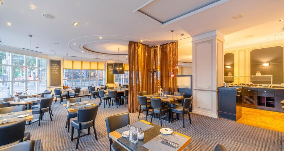 Restaurant/places to eat, Restaurant/places to eat, Buffet breakfast
