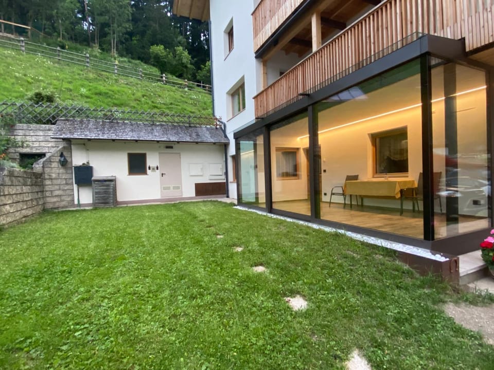 Property building, Facade/entrance, Garden