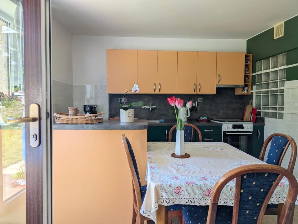 Kitchen or kitchenette, kitchen, kitchen