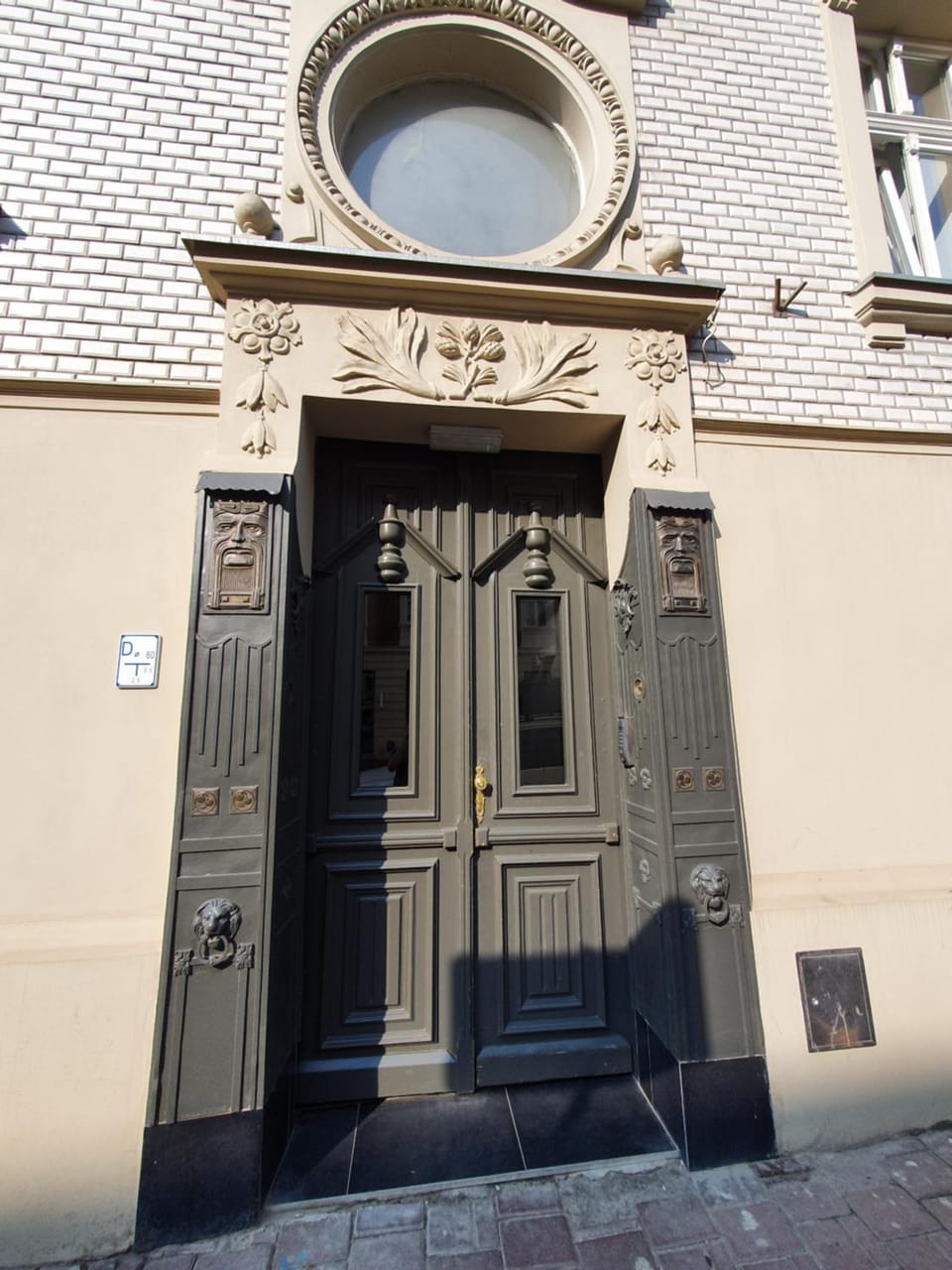 Facade/entrance
