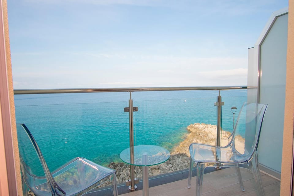 Natural landscape, Balcony/Terrace, Sea view